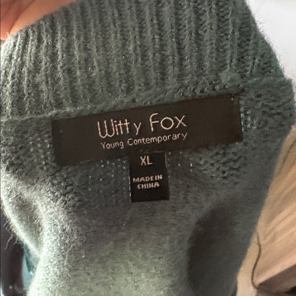 WITTY FOX Women’s Ditzy Floral Embroidered Green Cropped Button Sweater - Picture 5 of 6